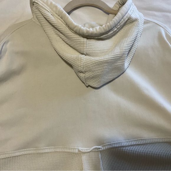 This is an American Eagle Big Hug Hooded Waffle Shacket  L/XL - Picture 5 of 11